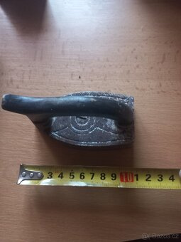 Stará litinová žehlička - 2