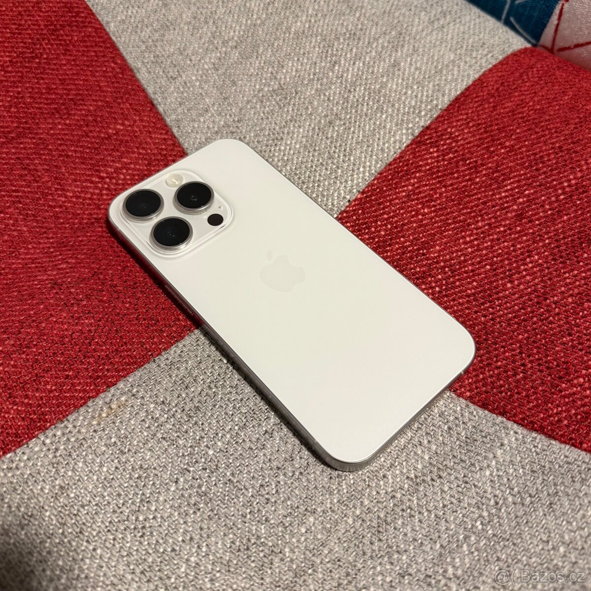 iPhone 15 Pro 128GB bílý - 2
