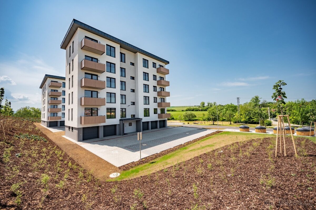 GARÁŽ Sídliště Olšava Novostavba Comenius Towers - 2