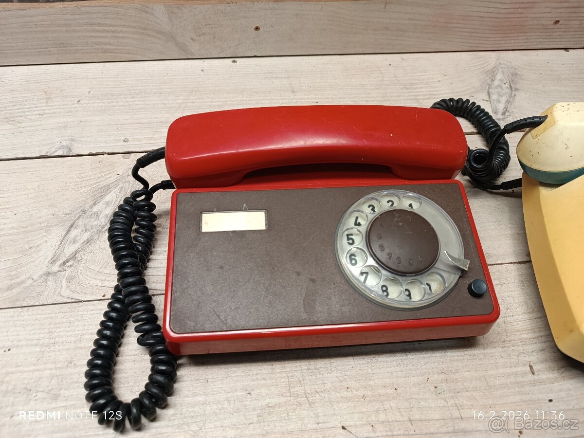 Starý telefon retro otočný - 2