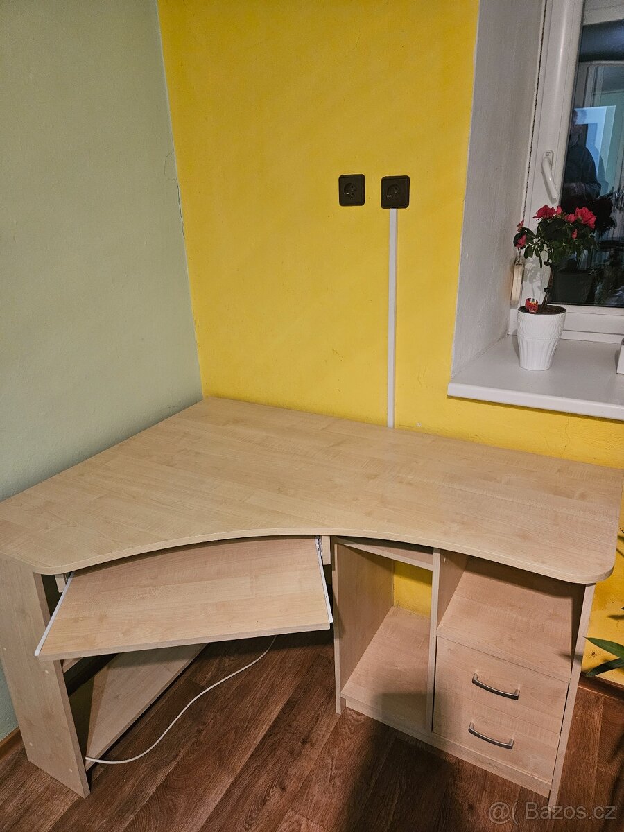 Rohový studentský pc stůl - 2