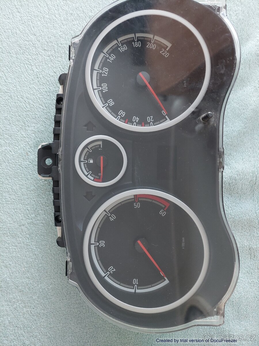 Opel Corsa D Přístrojový štít - 2