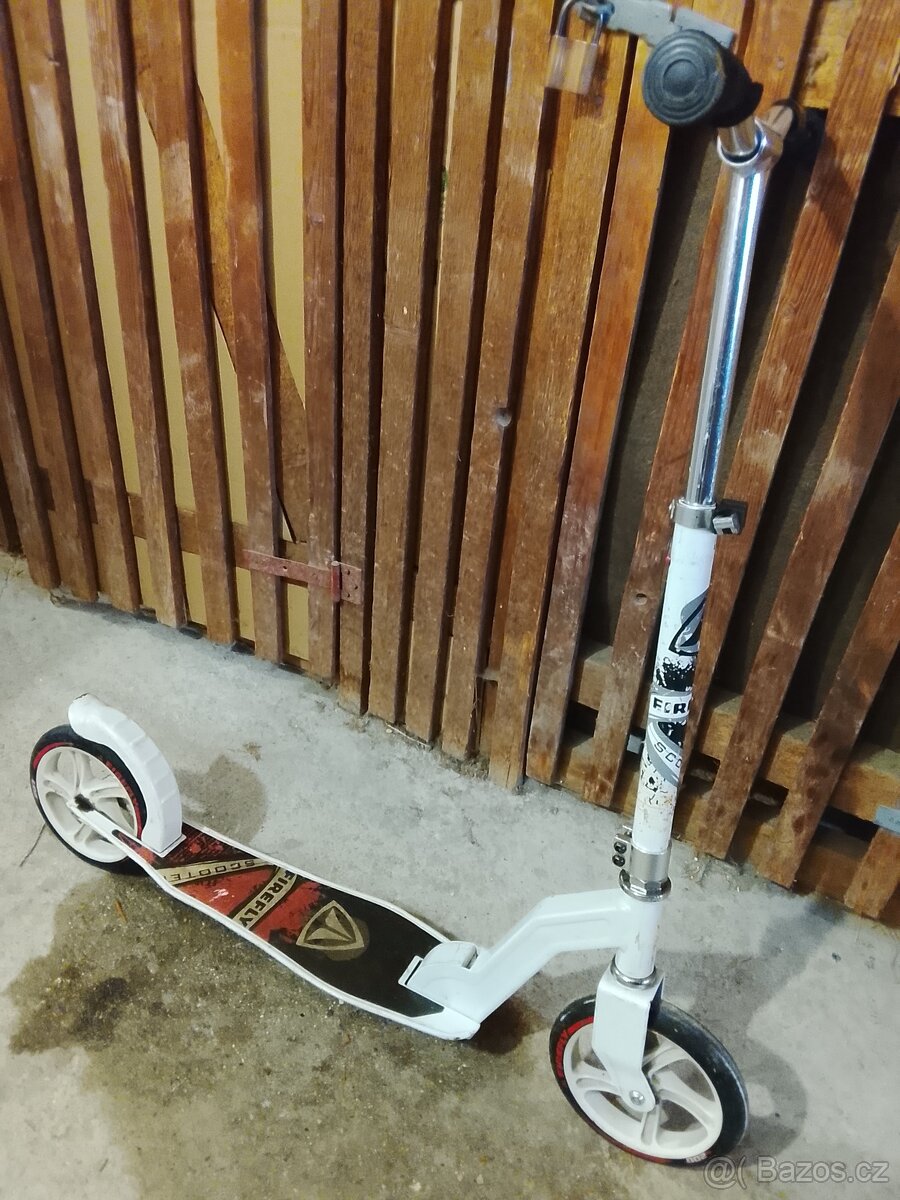 Dětská koloběžka. - 2