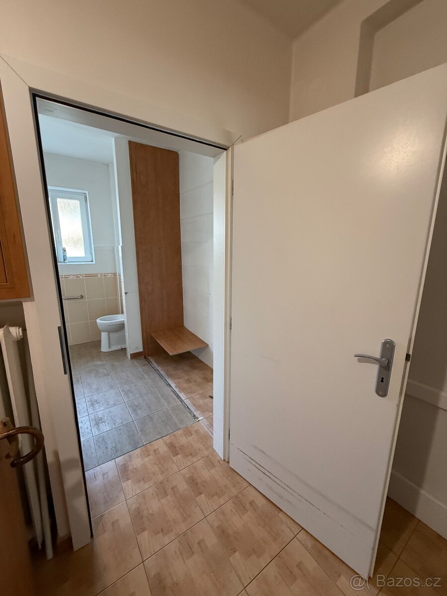 Bílé 80P + zárubeň + kování - 2