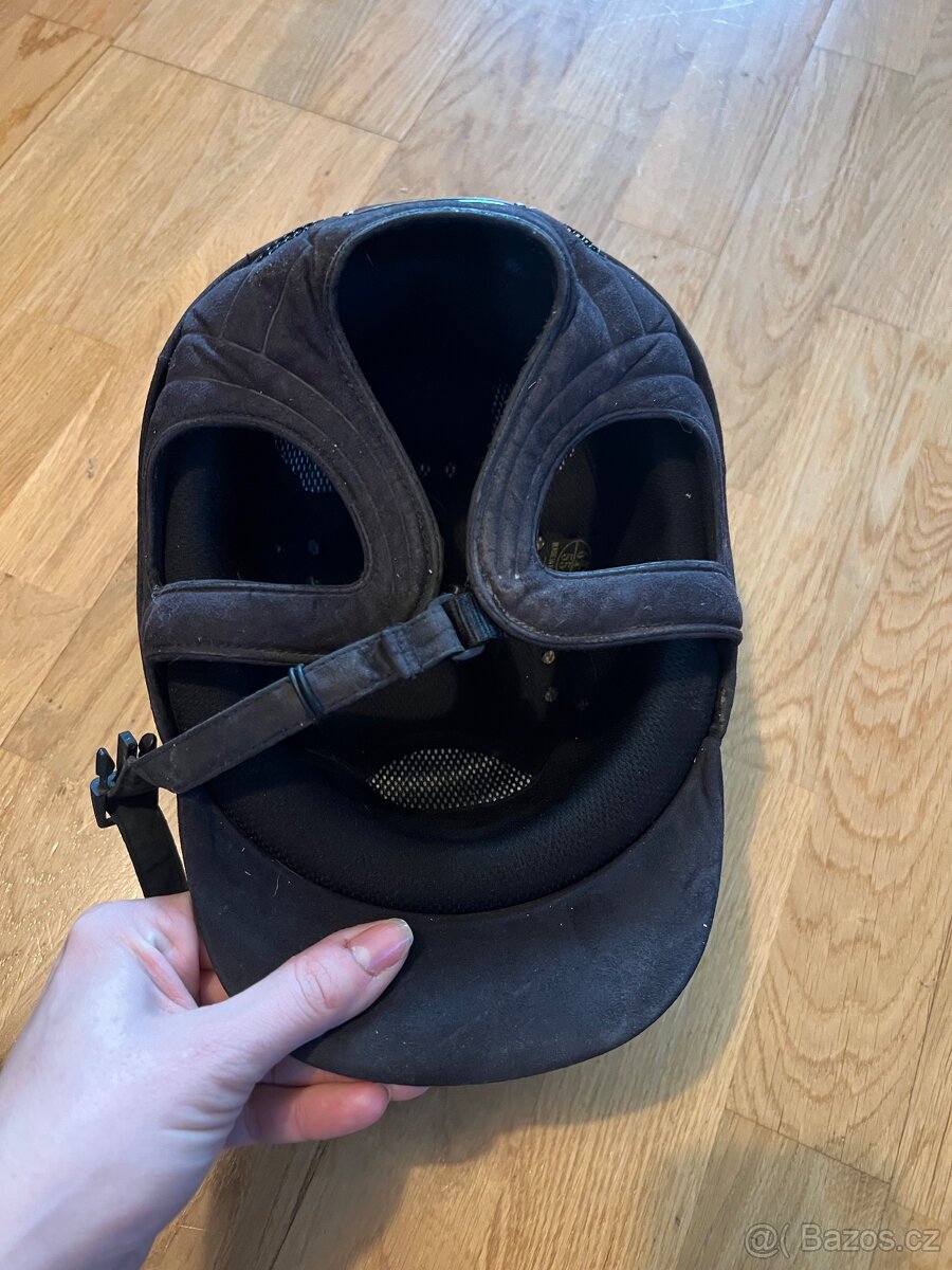 Černá jezdecká helma wembely 55cm - 2