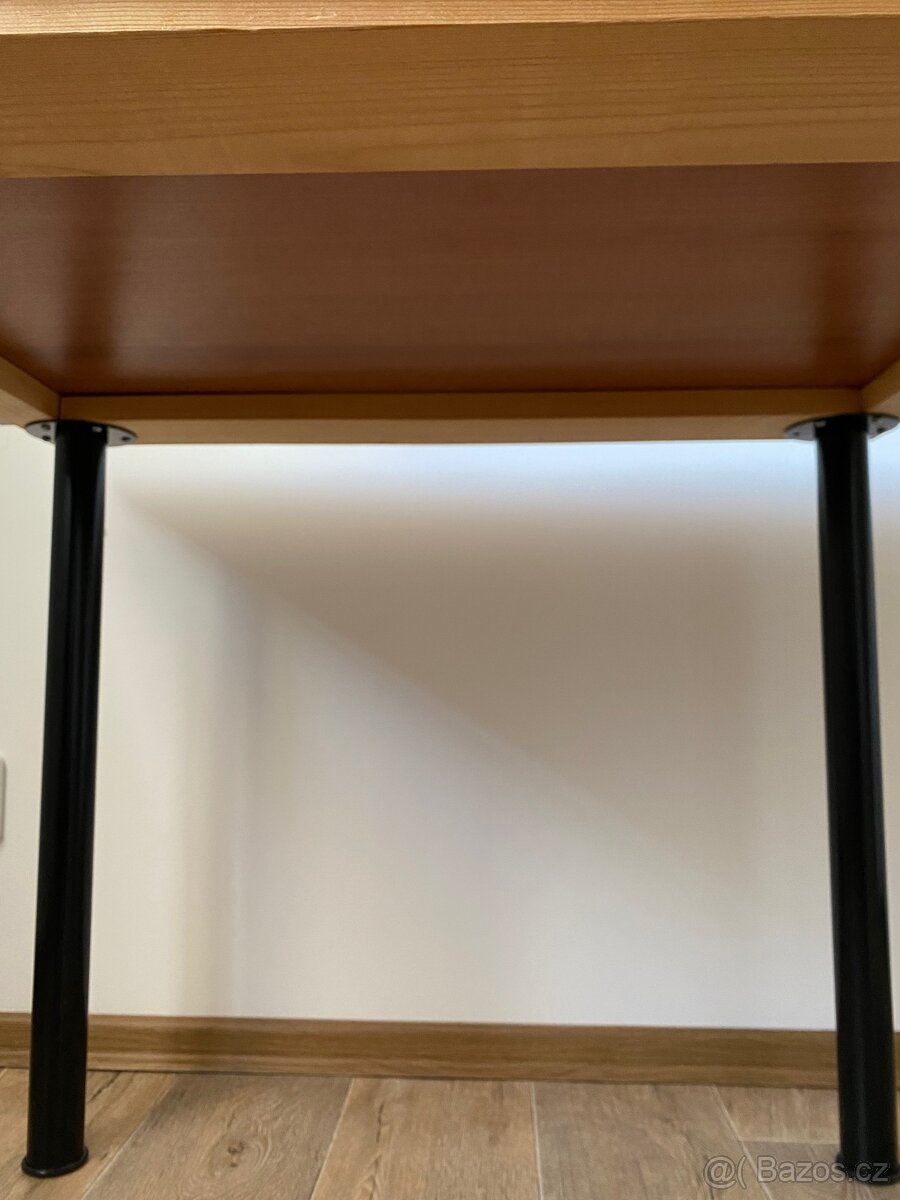 Pracovní stůl - 2