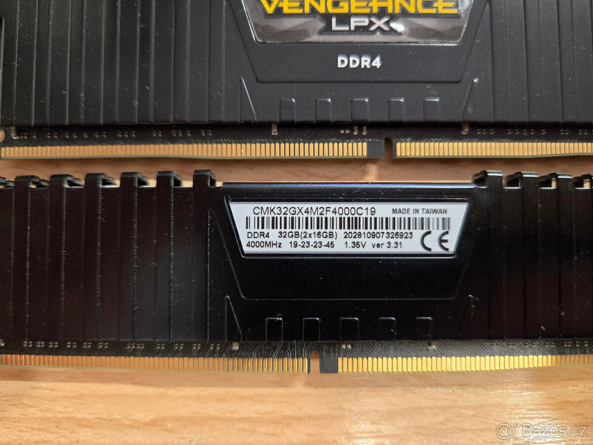 CORSAIR VENGEANCE DDR4 2x16 GB KIT CL19 - 2