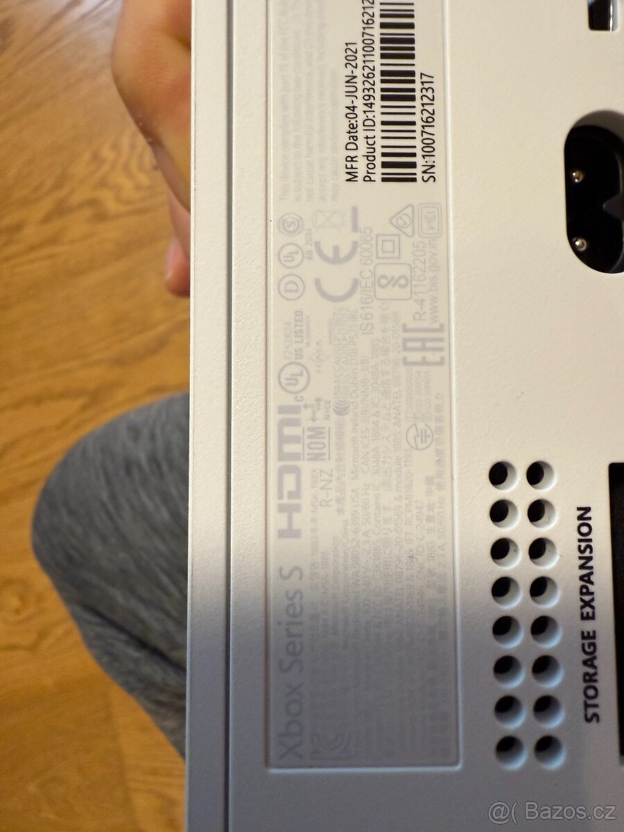 Xbox Series S 512GB + 3 ovladače - 2