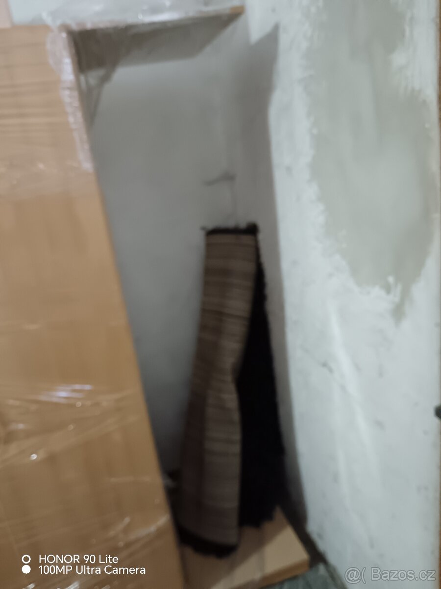 Šatní skříň a televizní stolek - 2