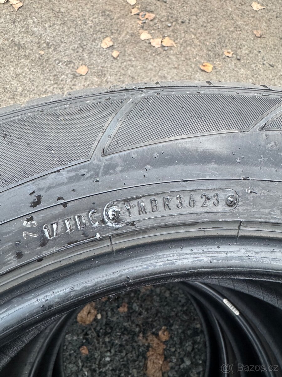 Dunlop SP Sport Maxx 050 – 235/60 R18 103H, téměř nové - 2