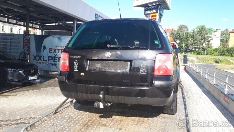 Černý krásný passat na dily - 2