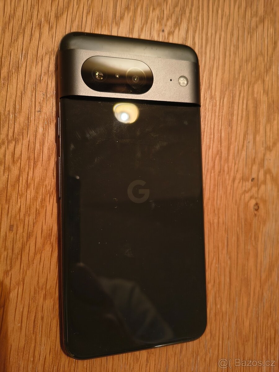 Google Pixel 8 128GB černý - 2