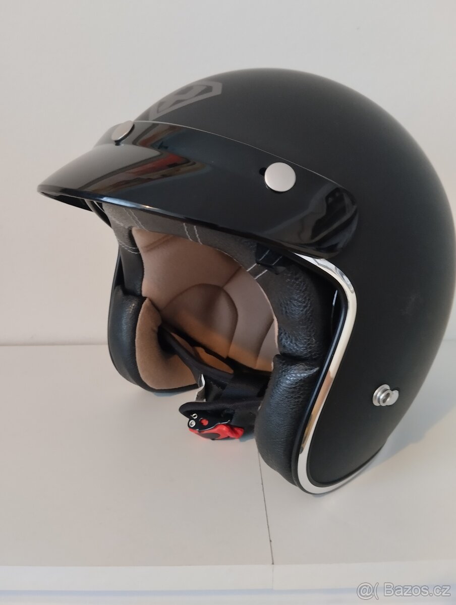 Přilba na skútr. - 2