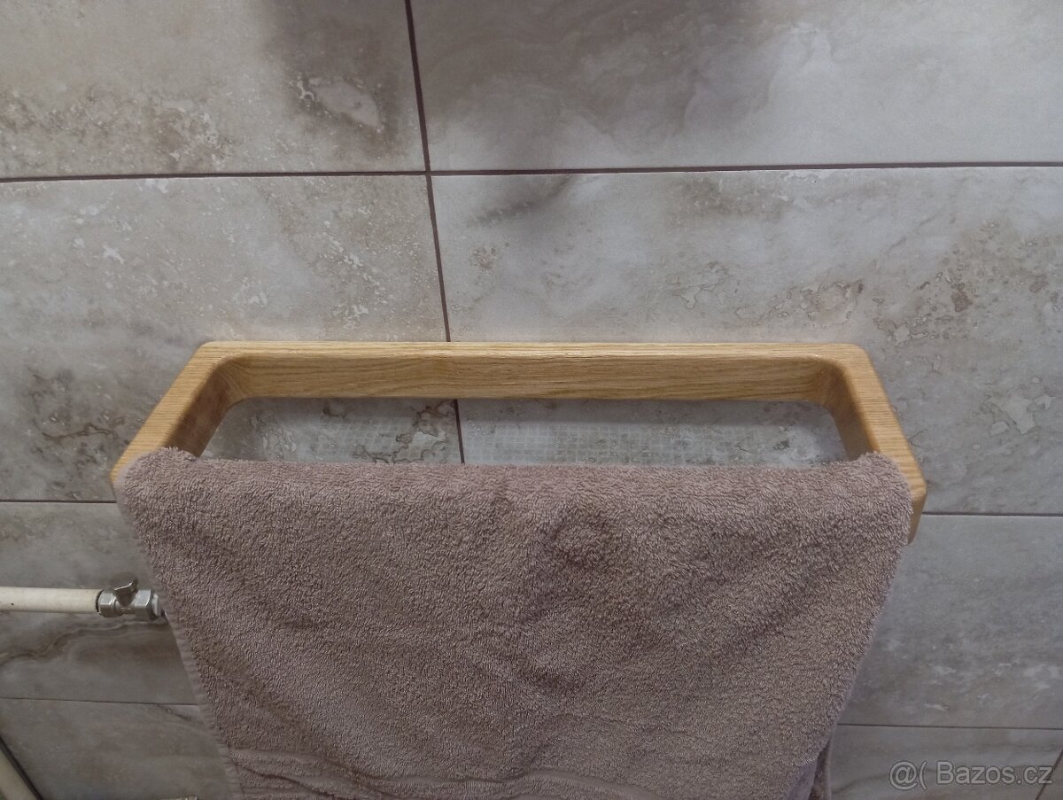 Věšák na ručníky - dub 45mm - 2