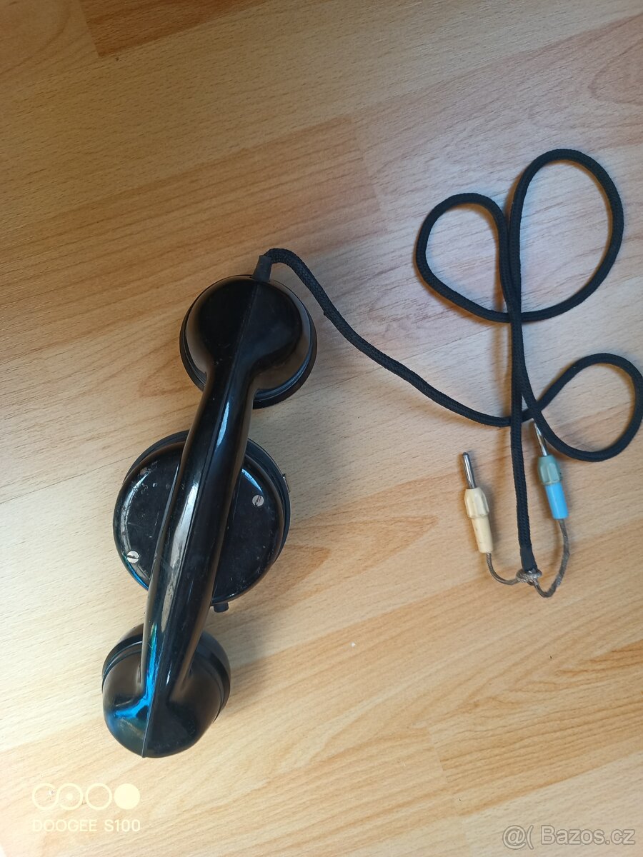 Starý bakelitové telefony - 2