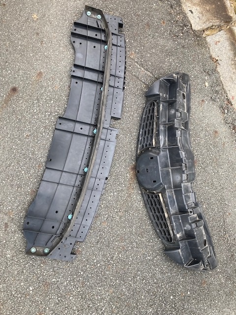 toyota aygo 2011, př.nárazník, spodní deflektor,mřížky,aj. - 2