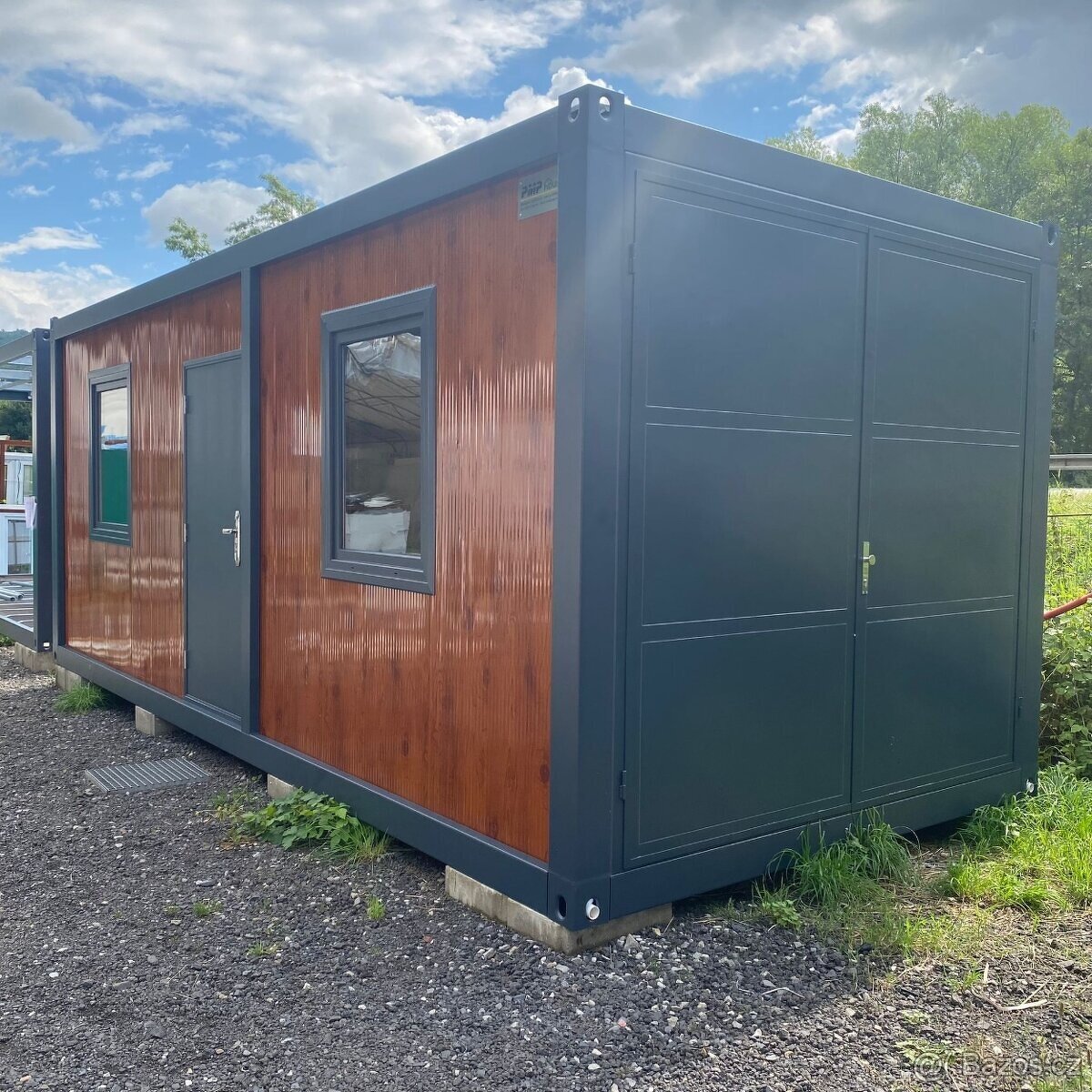 Obytný kontejner 3x7 m s plechovými vraty - 2