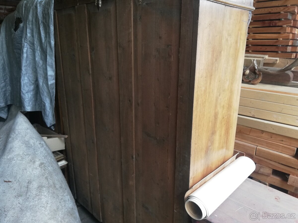 Prodám starou skříň - 2