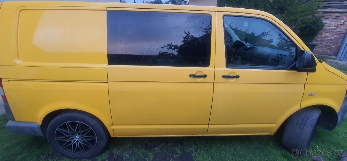 VW Transporter. T5. 2011. 2 posuvnými dveřmi. 125 000 km - 2