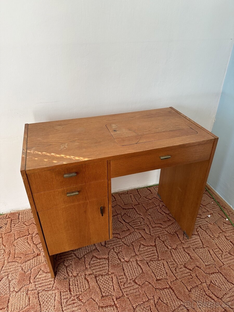 Skříňový šicí stroj včetně návodu - 2