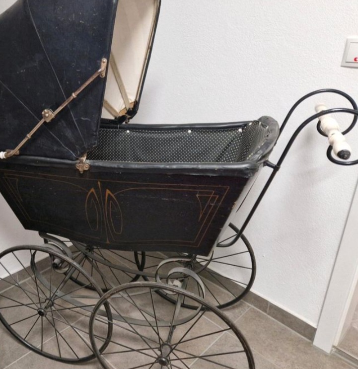 Starožitný kočárek - 2