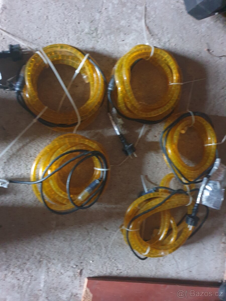 Svítící řetězy 5kusů cena za vše - 2