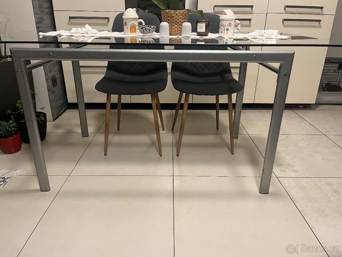 Skleněny jídelní stůl - 2