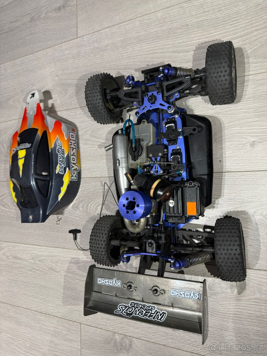 RC auto na benzín - 2