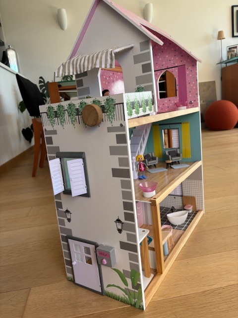 Dřevěný domeček na hraní - 2