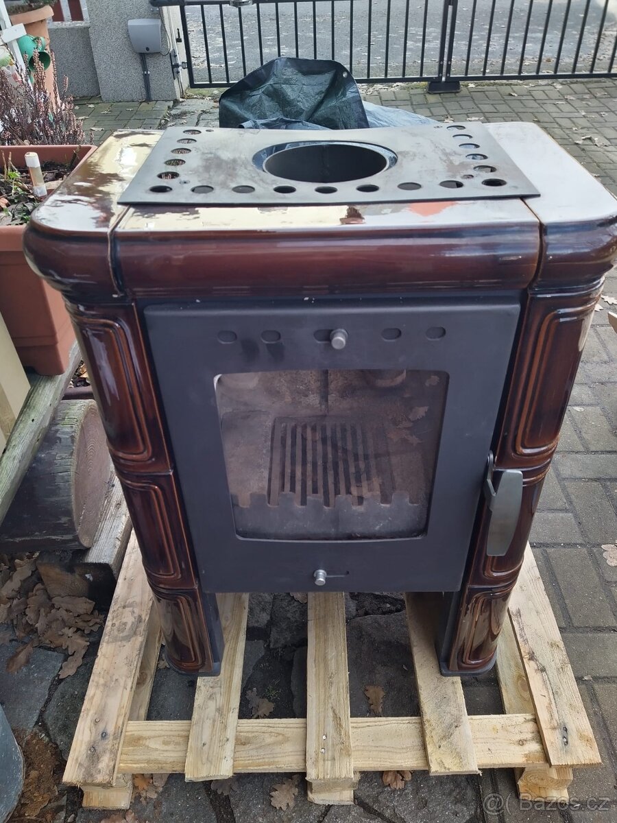 Kachlová kamna hnědá - prodám - 2