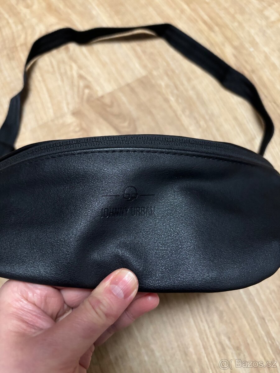 Černá ledvinka Johnny Urban - 2