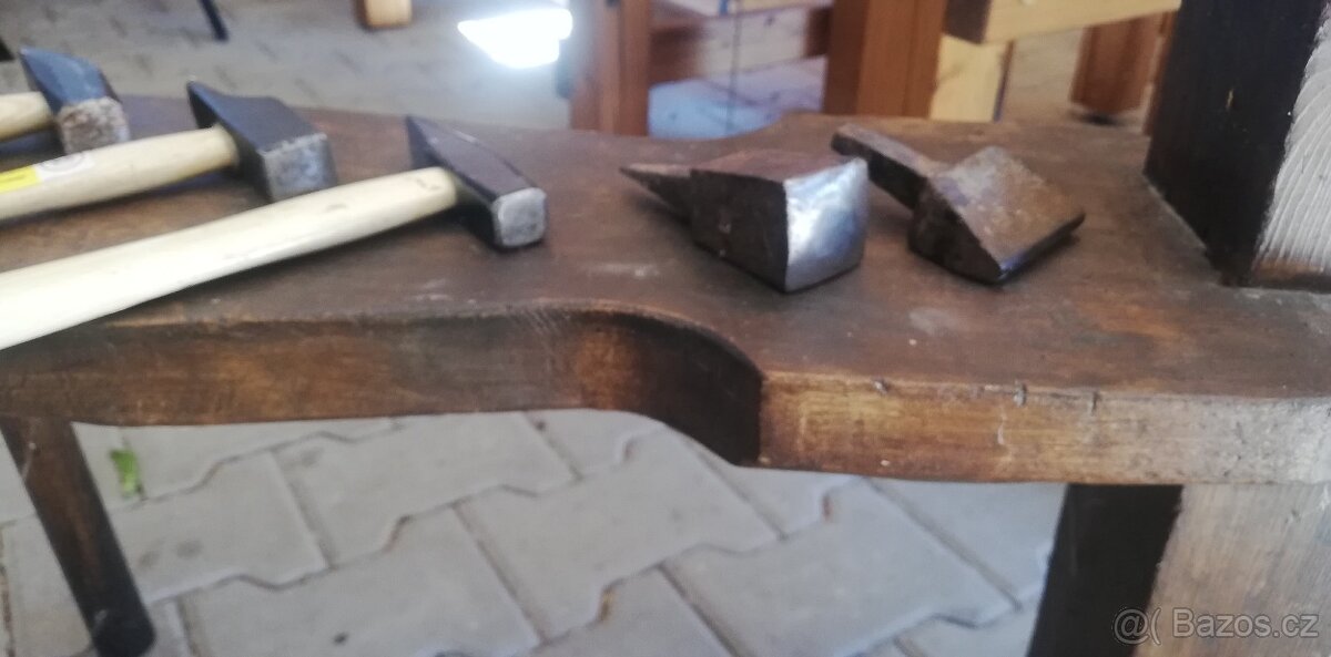 1x KOSA, 3 NAKLEPÁVAČE, KLADÍVKA, KOZLÍK - 2