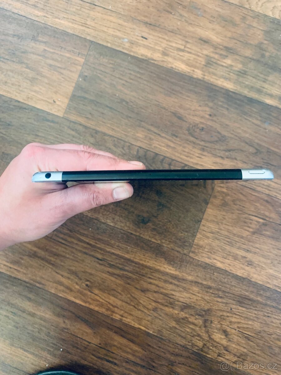 iPad 6. generace (Cellular) - 2