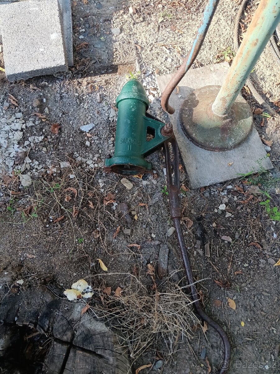 Ruční pumpa+část ruční pumpy - 2