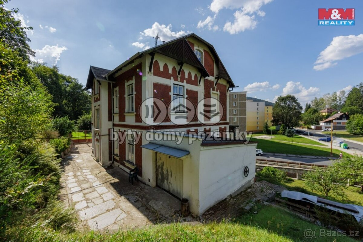 Prodej unikátního rodinného domu - 2