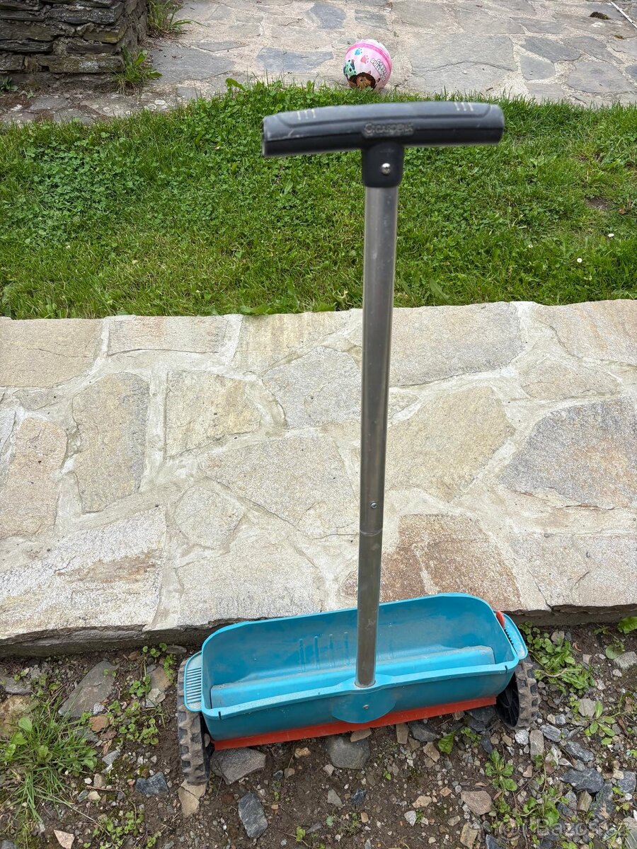 Secí stroj na trávu a hnojivo Univerzální ruční Gardena - 2