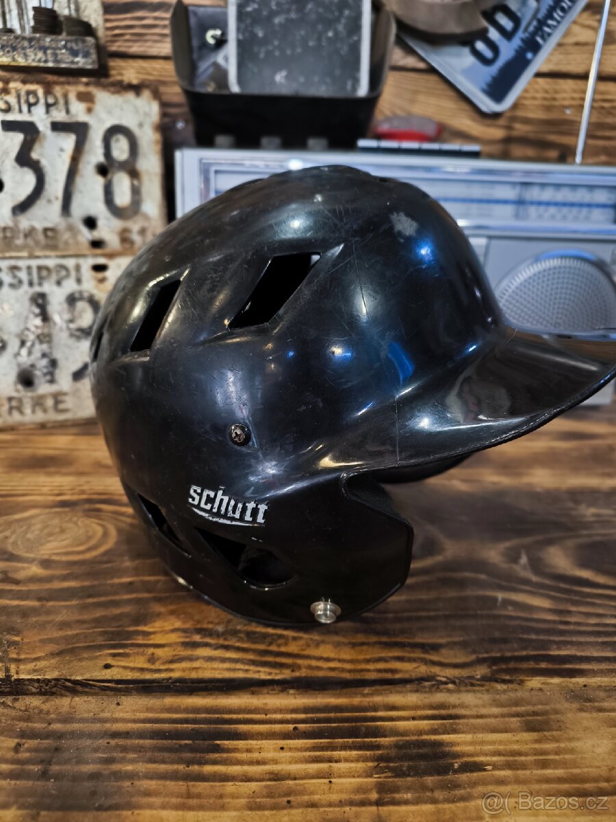 použité baseball helmy - 2