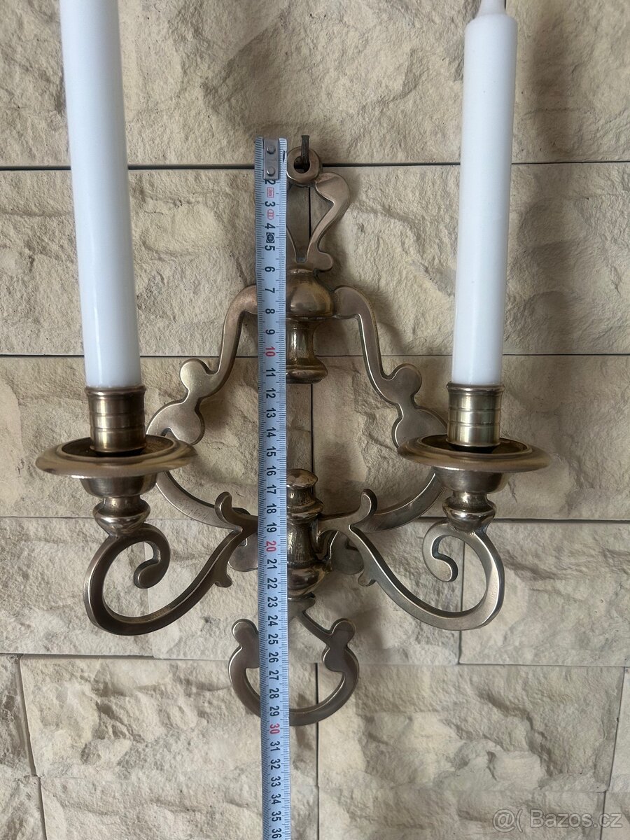 Mosazný nástěnný svícen dvouramenný zdobený - 2