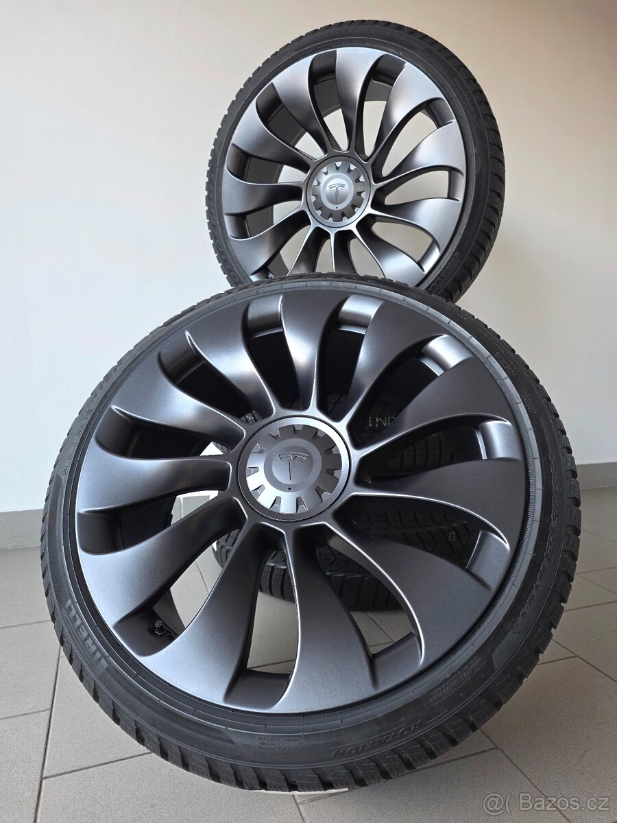 Orig. Tesla Model Y - Zimní Pirelli R21 - 2