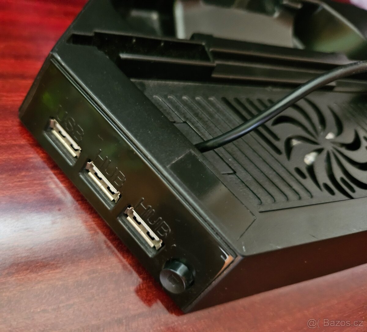 Dobíjecí a chladící stanice pro konzole Ps4 - 2