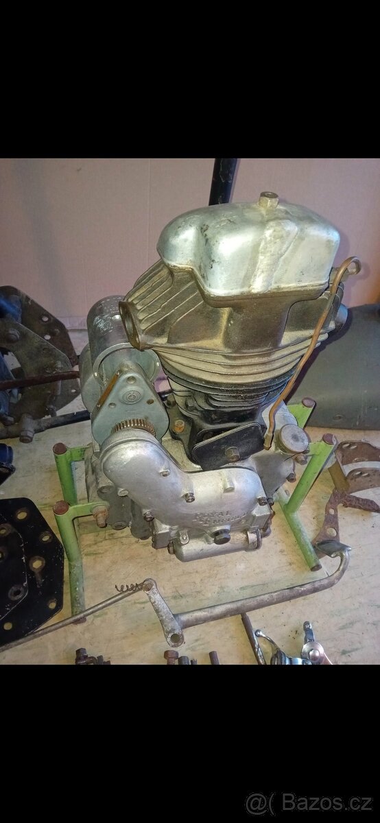 ROYAL ENFIELD 350 - Díly na prodej. - 2
