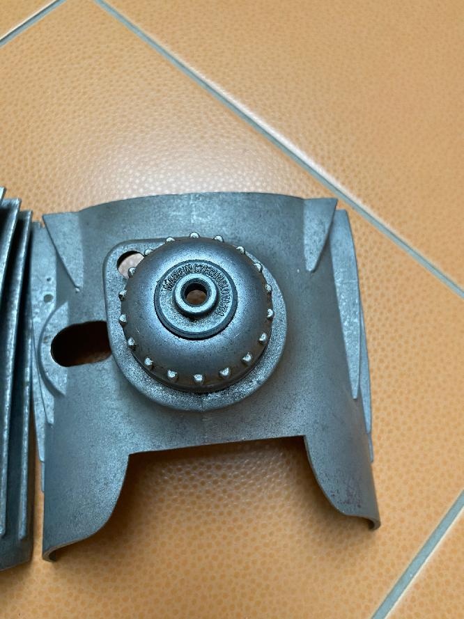 Kryt karburátoru Jawa, Čz - 2