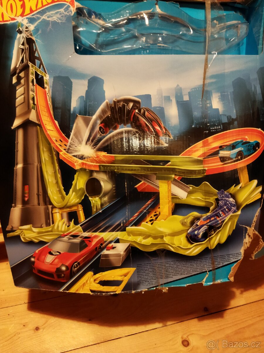 Hot wheels mutant machines city Attack - 2