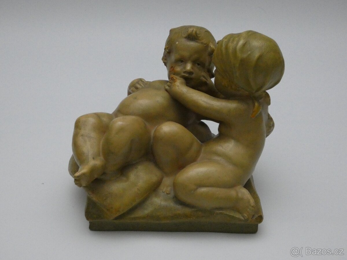 Stará soška " Ukaž zoubek " - 2