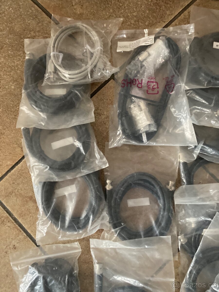 Různé propojovací kabely - 2