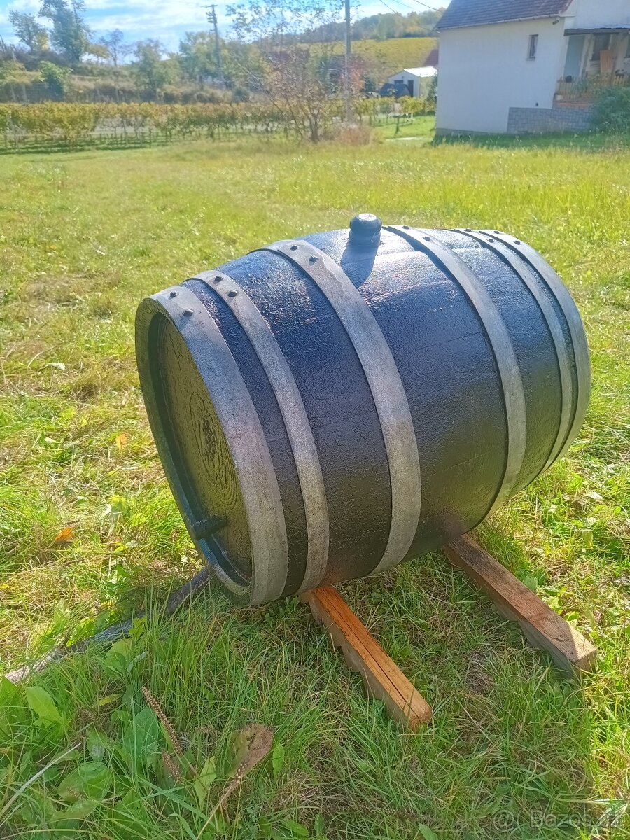 Dubový sud z konce 2.sv války s vyřezávaným čelem -rarita - 2