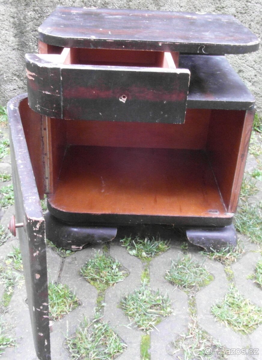 Dřevěný starožitný noční stolek - 2