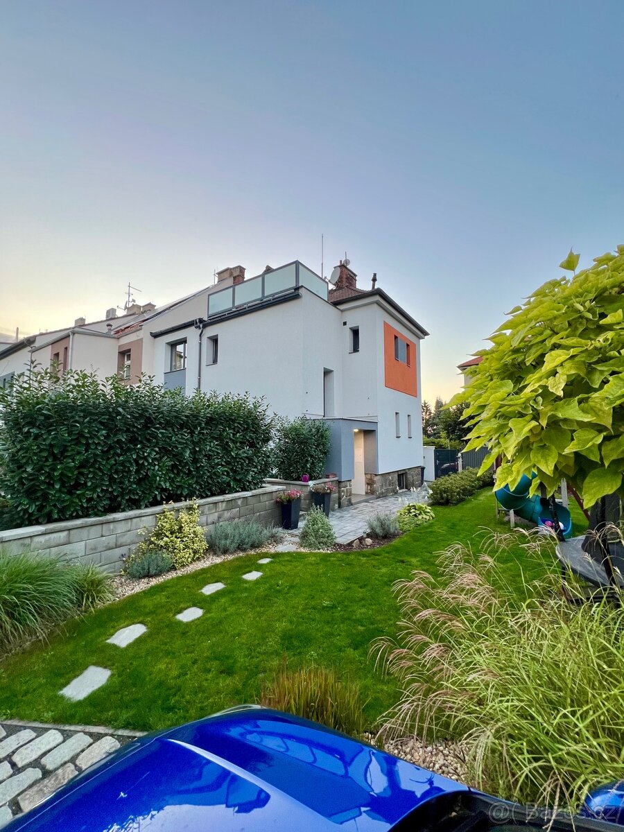 Prodej dvougeneračního domu - 2