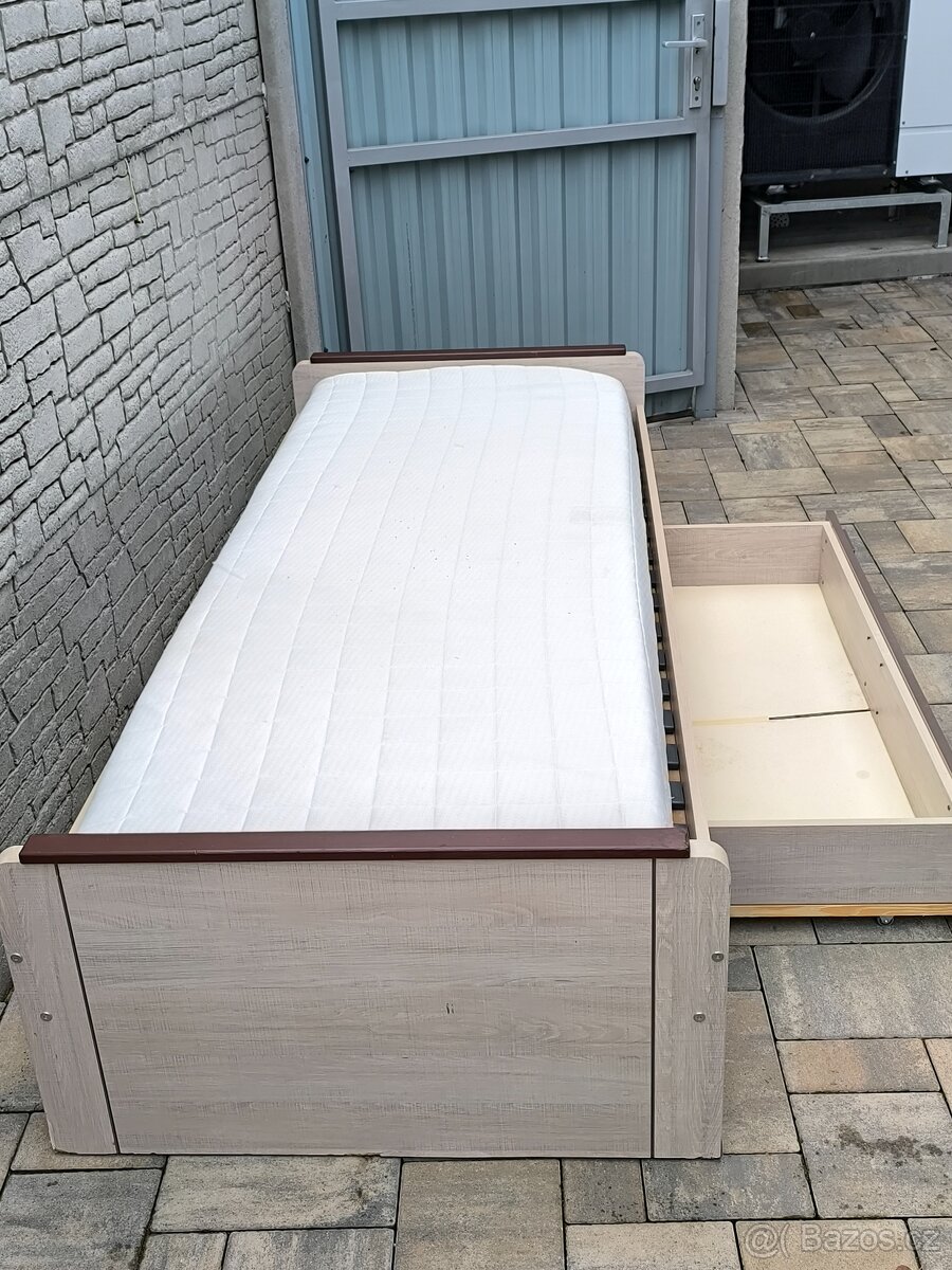 Prodám postel + Matrací ZDARMA - 2