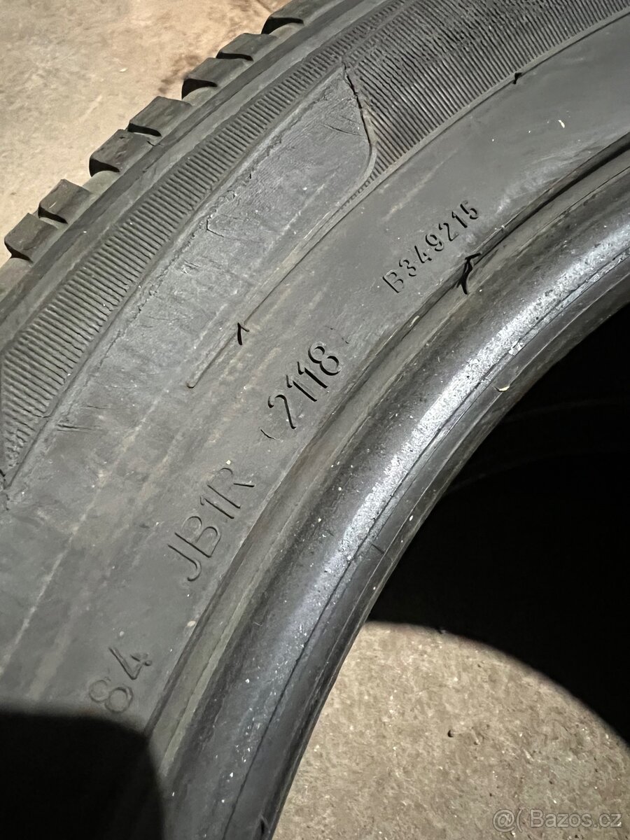 Zimni Dunlop 235/50/19 - 2